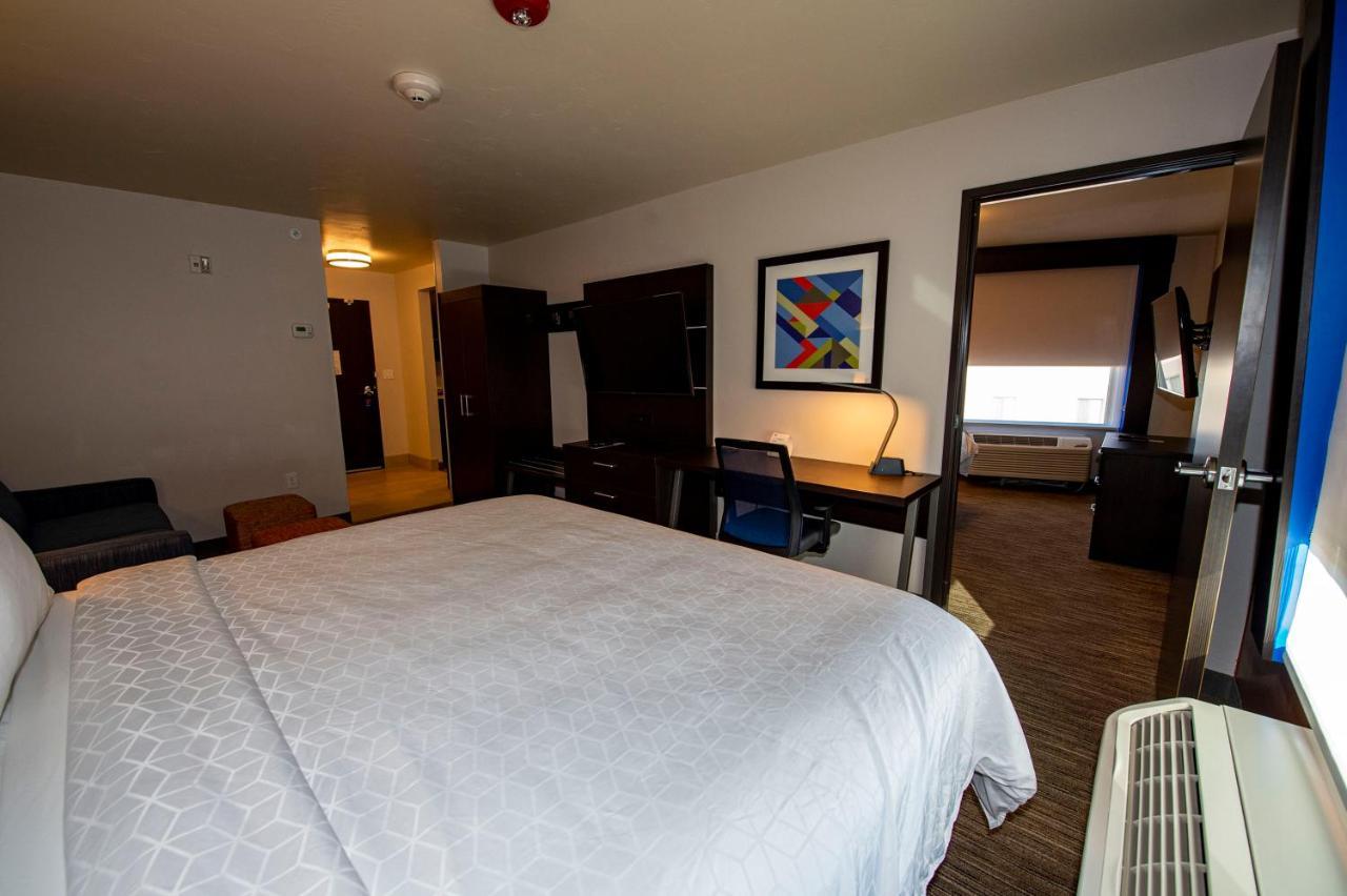 Holiday Inn Express & Suites - Colorado Springs Afa Northgate By Ihg Esterno foto