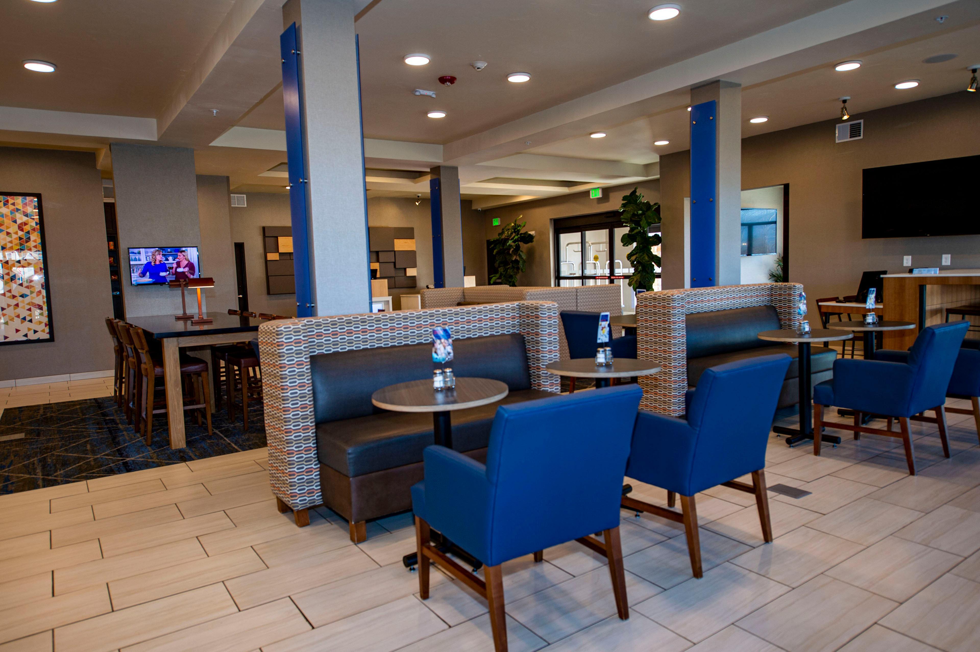 Holiday Inn Express & Suites - Colorado Springs Afa Northgate By Ihg Esterno foto