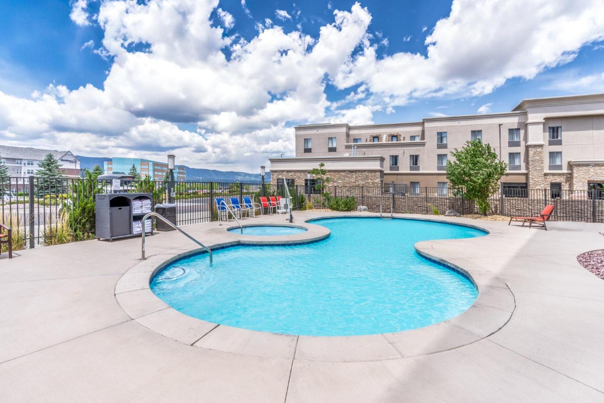 Holiday Inn Express & Suites - Colorado Springs Afa Northgate By Ihg Esterno foto