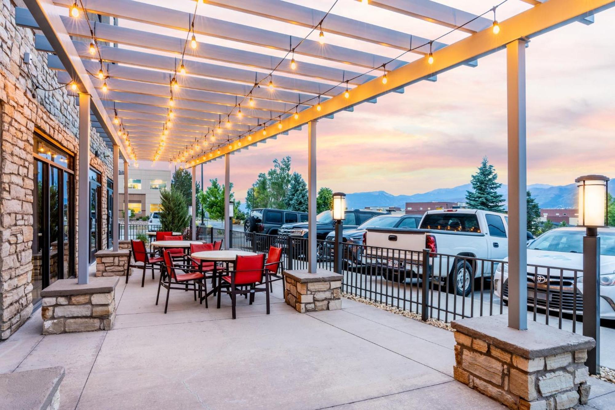 Holiday Inn Express & Suites - Colorado Springs Afa Northgate By Ihg Esterno foto
