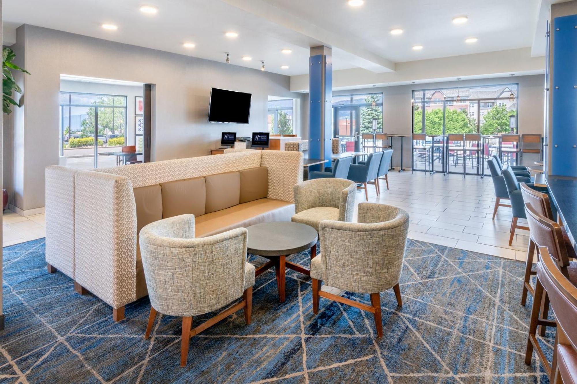 Holiday Inn Express & Suites - Colorado Springs Afa Northgate By Ihg Esterno foto