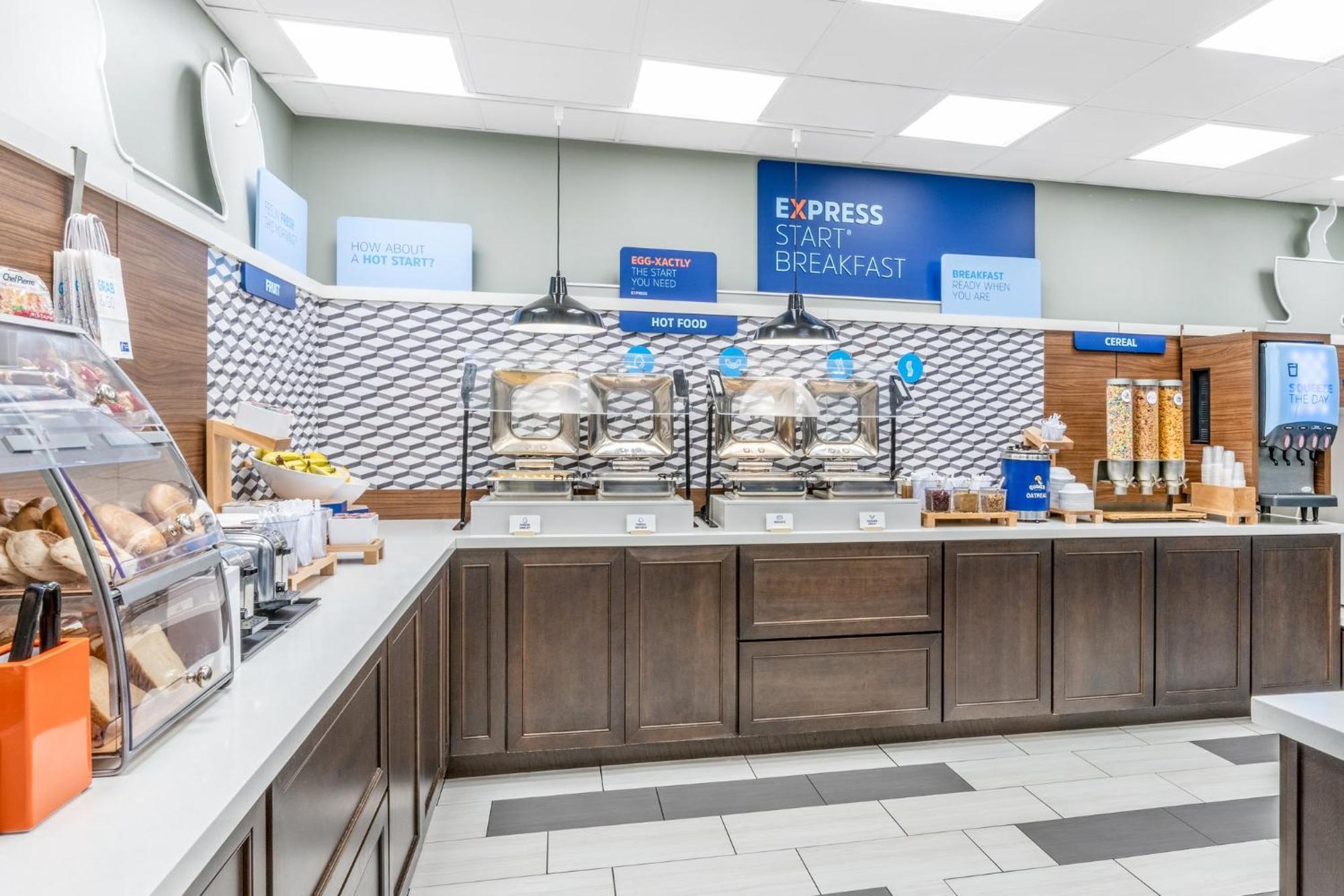 Holiday Inn Express & Suites - Colorado Springs Afa Northgate By Ihg Esterno foto
