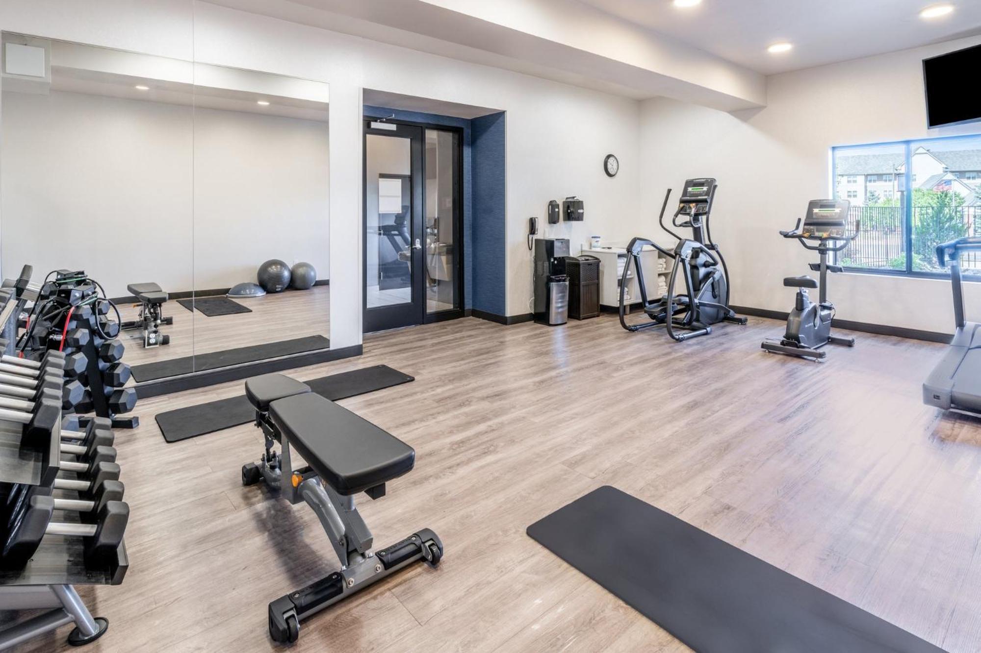 Holiday Inn Express & Suites - Colorado Springs Afa Northgate By Ihg Esterno foto