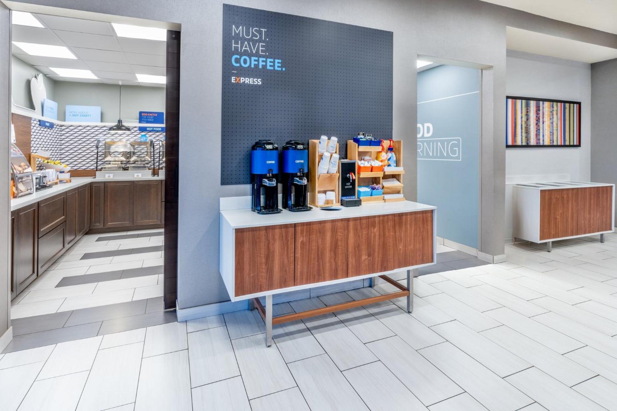 Holiday Inn Express & Suites - Colorado Springs Afa Northgate By Ihg Esterno foto